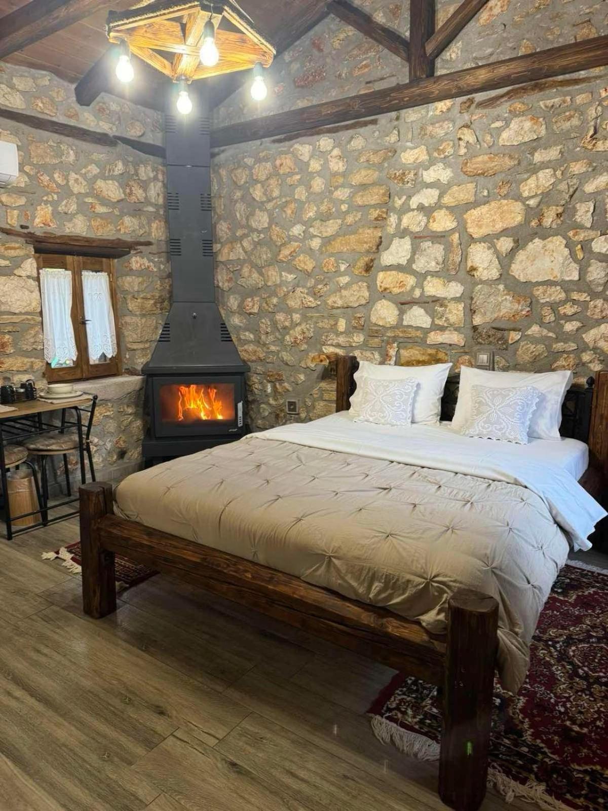 Traditional Stone Guesthouse Agios Ioannis  エクステリア 写真