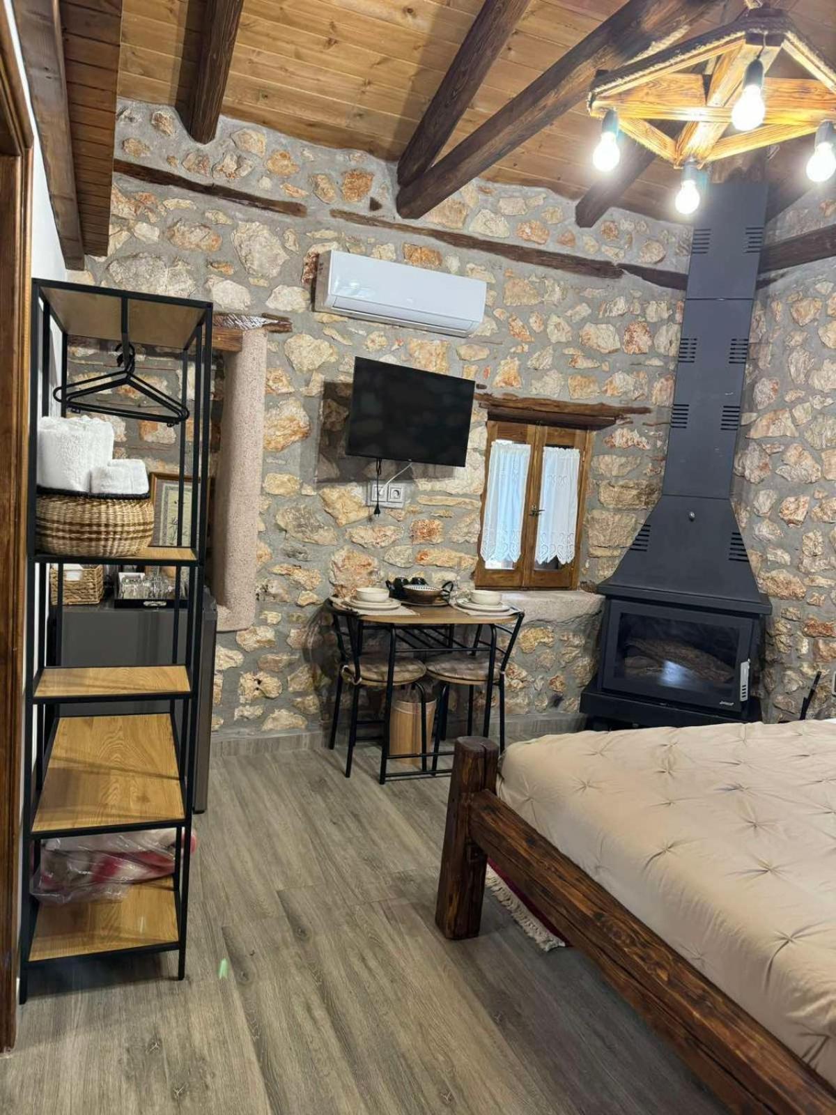 Traditional Stone Guesthouse Agios Ioannis  エクステリア 写真